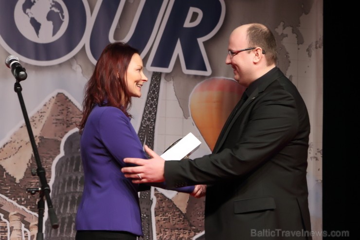 «GADA CILVĒKS TŪRISMĀ 2013» nominācijas «Uzņēmējs naktsmītņu biznesā 2013» laureāts ir Gints Dzirnieks (Radisson Blu Elizabete Hotel). Foto: Juris Ķil «GADA CILVĒKS TŪRISMĀ 2013» nominācijas «Uzņēmējs naktsmītņu biznesā 2013» laureāts ir Gints Dzirnieks (Radisson Blu Elizabete Hotel). Foto: Juris Ķil 114296