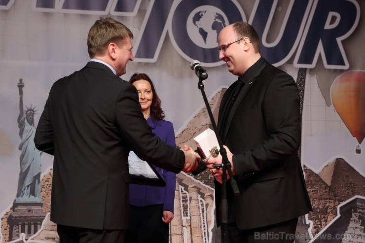 «GADA CILVĒKS TŪRISMĀ 2013» nominācijas «Uzņēmējs naktsmītņu biznesā 2013» laureāts ir Gints Dzirnieks (Radisson Blu Elizabete Hotel). Foto: Juris Ķil 114297