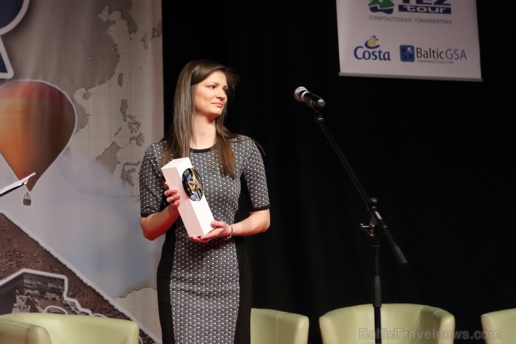 «GADA CILVĒKS TŪRISMĀ 2013» nominācijas «Tūrisma mājas lapa 2013» laureātu piesaka BalticTravelnews.com direktora vietniece Karīna Sabirova. Foto: J.  114333