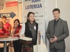 Tūroperatora GoAdventure Latvija direktors Aleksejs Kriščuks un mārketinga daļas vadītāja Elīna Reiseone pirms lielās balvas piedāvā izspēlēt 3 īpašus 18