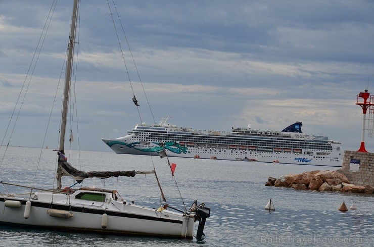 Skats uz jūru un mūsu skaisto kuģi no Villefranche. Vairāk informācijas www.remirotravel.lv 114769