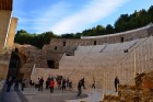 Romiešu teātris pa daļai resataurēts 20.gs. beigās, atrodas cietokšņa kalna pakājē. Tas bija pirmais nacionālais piemineklis, ko Spānija par tādu dekl 29