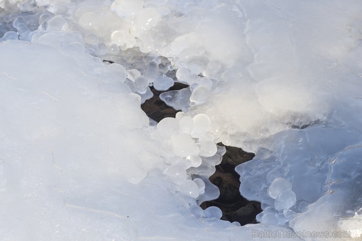 Katru ziemu Tūjas pludmale pārvēršas par dabas radītu mākslas darbu 115305