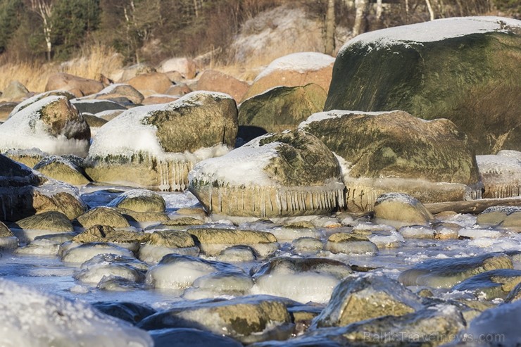 Katru ziemu Tūjas pludmale pārvēršas par dabas radītu mākslas darbu 115309