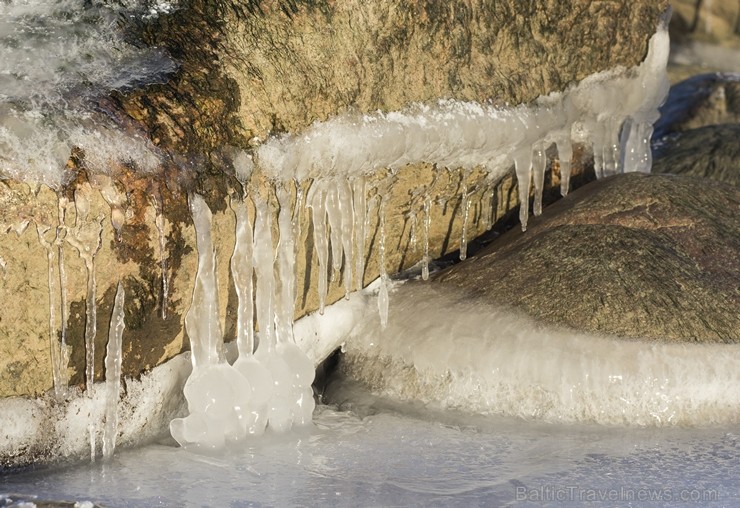 Katru ziemu Tūjas pludmale pārvēršas par dabas radītu mākslas darbu 115311