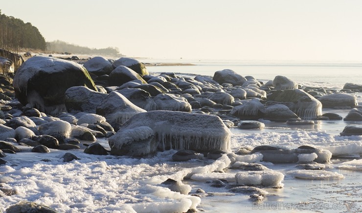 Katru ziemu Tūjas pludmale pārvēršas par dabas radītu mākslas darbu 115323