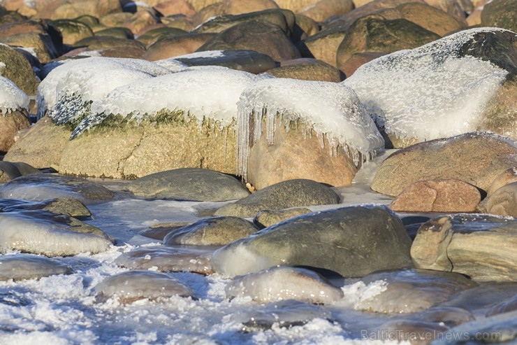 Katru ziemu Tūjas pludmale pārvēršas par dabas radītu mākslas darbu 115325