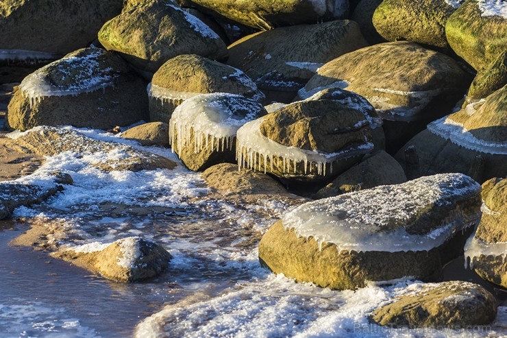Katru ziemu Tūjas pludmale pārvēršas par dabas radītu mākslas darbu 115338