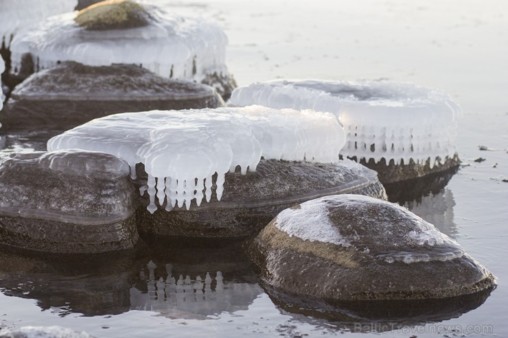 Katru ziemu Tūjas pludmale pārvēršas par dabas radītu mākslas darbu 115346