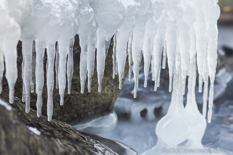 Katru ziemu Tūjas pludmale pārvēršas par dabas radītu mākslas darbu 115351