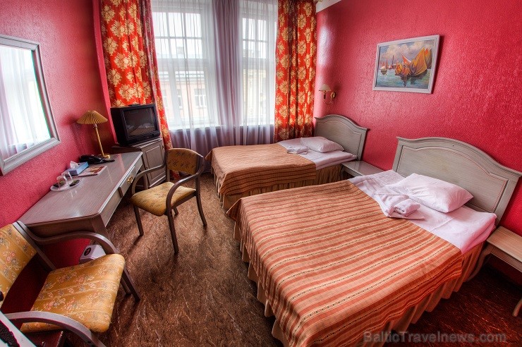 Viesnīca Viktorija bija pirmā privāta viesnīca Rīgā (1993. gads) un vēlāk tika sertificēta ar trim zvaigznēm 117171