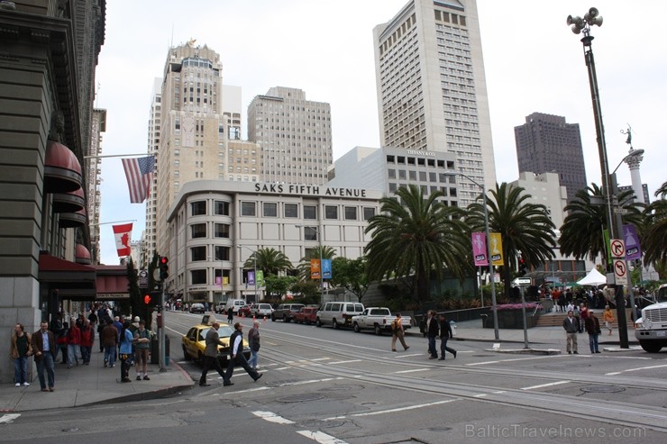 Sanfrancisko pilsētas pats centrs ir visai amerikānisks - augstceltņu un lielveikalu ieskauts 115734