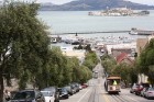 Tā kā Sanfrancisko pilsēta celta uz stāviem pakalniem, brauciens ar retro tramvaju ir visai aizrautīgs 5