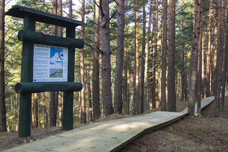 Dabas parka teritorijā ir iekārtota ekotaka, kuru veido 4 atsevišķas takas – Dabas skatu taka, Kukaiņu taka, Priežu taka un Augu taka. 116550