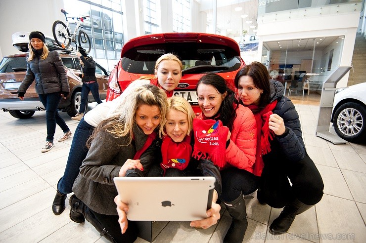 Inchcape Motors Latvija, oficiālā BTA Sieviešu dienas rallija auto – FORD zīmola pārstāvis Latvijā, izveidojis vienu no lielākajām t.s. selfiju galeri 116607