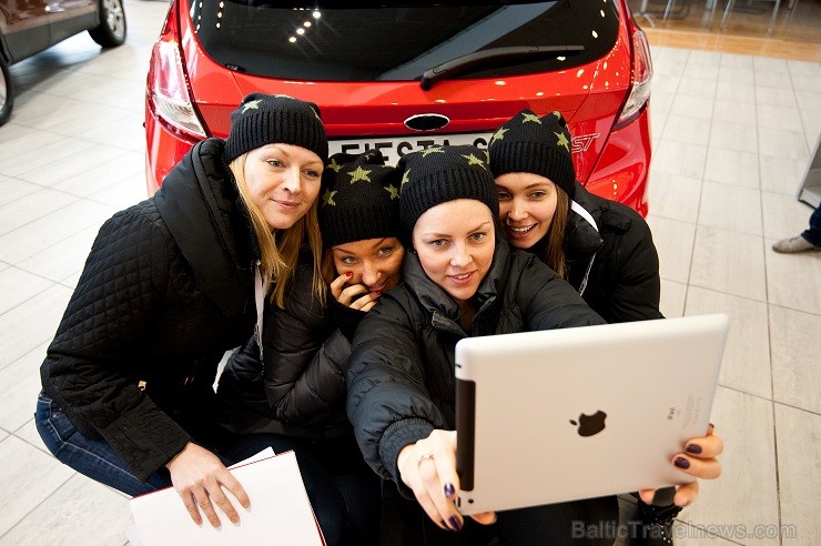 Inchcape Motors Latvija, oficiālā BTA Sieviešu dienas rallija auto – FORD zīmola pārstāvis Latvijā, izveidojis vienu no lielākajām t.s. selfiju galeri 116608