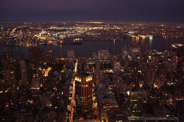 Empire State Building observatorija ir iecienīta vieta, no kuras iespējams apskatīt pilsētu no augšas 116890