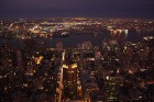 Empire State Building observatorija ir iecienīta vieta, no kuras iespējams apskatīt pilsētu no augšas 14
