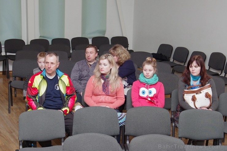Pēc sacensībām visas ģimenes un projektu koordinatori tika aicināti uz svinīgu ģimeņu apbalvošanas pasākumu Preiļu 1. pamatskolā Pēc sacensībām visas ģimenes un projektu koordinatori tika aicināti uz svinīgu ģimeņu apbalvošanas pasākumu Preiļu 1. pamatskolā 116942
