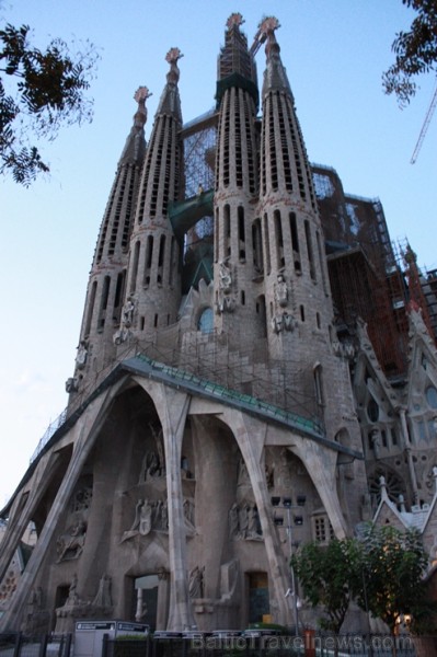 Sagrada Familia ir Gaudi projektēta milzīga baznīca, kas tiek celta jau kopš 19. gadsimta, bet joprojām nav pabeigta 116970