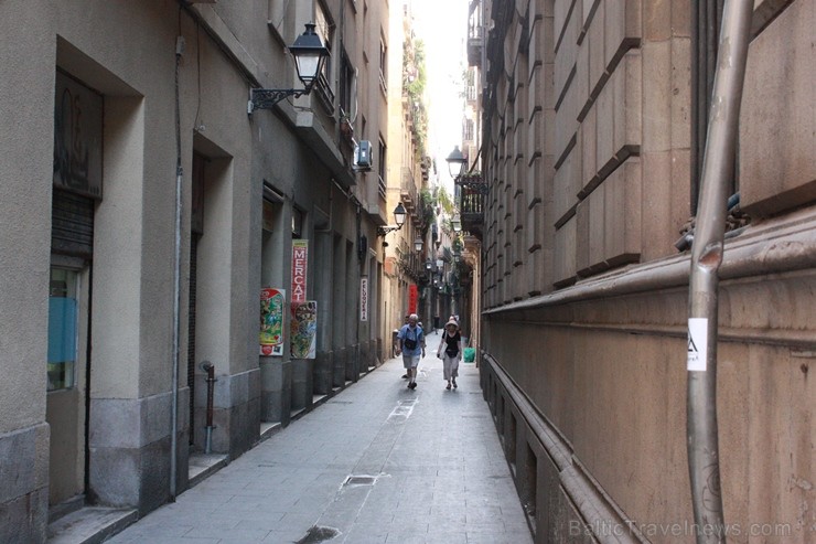Barselonas pilsētai raksturīgas mazas un šauras ieliņas 116975