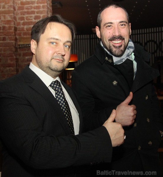 Pa kreisi Aleksandrs Čupāns, SIA Rosinter Restaurants ģenerālpārvaldnieks un Mark Eggberry (Rostik Investment Group) 117144
