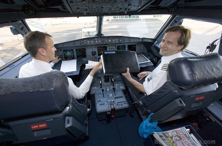 Iepazīsti aviokompānijas Finnair eleganti tērptos pilotus un stjuartes. Vairāk informācijas par aviokompāniju Finnair - www.finnair.com 117298