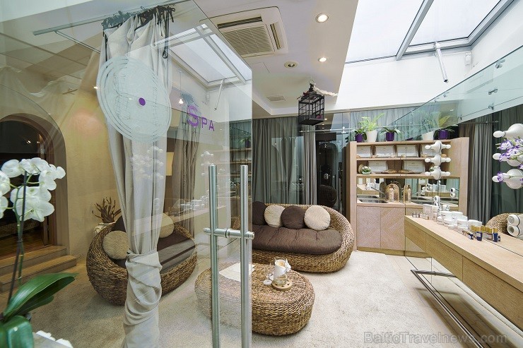 5* viesnīcā atrodas eleganti apartamenti, zivju restorāns Le Dome un miera oāze Dome SPA. Viesnīcā iespējams rīkot arī sanāksmes un pasākumus. Vairāk 5* viesnīcā atrodas eleganti apartamenti, zivju restorāns Le Dome un miera oāze Dome SPA. Viesnīcā iespējams rīkot arī sanāksmes un pasākumus. Vairāk 117371