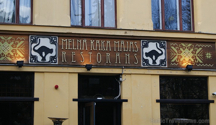 Siltais pavasara laiks ir kā radīts nesteidzīgai pastaigai pa Vecrīgu. Lai gan daudziem tā šķiet jau zināma, tomēr, iespējams, ar katru reizi var atkl Siltais pavasara laiks ir kā radīts nesteidzīgai pastaigai pa Vecrīgu. Lai gan daudziem tā šķiet jau zināma, tomēr, iespējams, ar katru reizi var atkl 117509