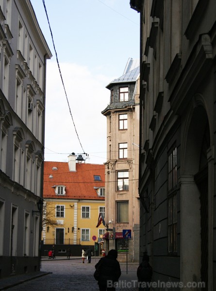 Siltais pavasara laiks ir kā radīts nesteidzīgai pastaigai pa Vecrīgu. Lai gan daudziem tā šķiet jau zināma, tomēr, iespējams, ar katru reizi var atkl Siltais pavasara laiks ir kā radīts nesteidzīgai pastaigai pa Vecrīgu. Lai gan daudziem tā šķiet jau zināma, tomēr, iespējams, ar katru reizi var atkl 117512