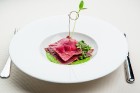 Restorāna Suite šefpavārs aicina nogaršot jauno ēdienkarti. Vairāk informācijas interneta vietnē www.suitelife.lv 21