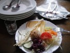 Pikniks nacionālajā krodziņā ar slovāku tautas nacionālajiem ēdieniem, dzērieniem un slovāku un latvju dziesmām. 4