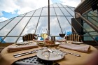 Latvijas 8 pieczvaigžņu viesnīcu restorāni piedalās akcijā «Gardēžu 5 zvaigžņu ceļojums», kurā ir iespēja laimēt dāvanu kartes 800 eiro vertībā. Piesa 10