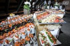 Latvijas 8 pieczvaigžņu viesnīcu restorāni piedalās akcijā «Gardēžu 5 zvaigžņu ceļojums», kurā ir iespēja laimēt dāvanu kartes 800 eiro vertībā. Piesa 7