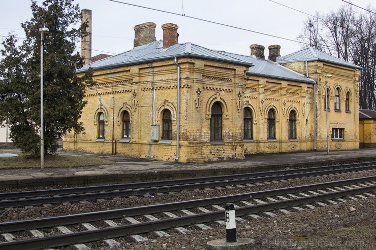 Līdz mūsdienām ir saglabājusies 19.gs beigās/20.gs. sākumā celtā dzelzceļa stacijas ēka, kuru pasažieru vajadzībām mūsdienās gan neizmanto Līdz mūsdienām ir saglabājusies 19.gs beigās/20.gs. sākumā celtā dzelzceļa stacijas ēka, kuru pasažieru vajadzībām mūsdienās gan neizmanto 117994