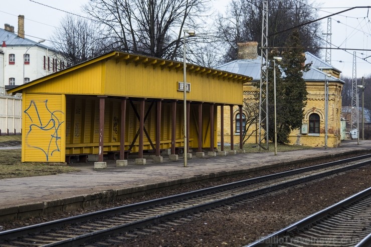 Līdz mūsdienām ir saglabājusies 19.gs beigās/20.gs. sākumā celtā dzelzceļa stacijas ēka, kuru pasažieru vajadzībām mūsdienās gan neizmanto Līdz mūsdienām ir saglabājusies 19.gs beigās/20.gs. sākumā celtā dzelzceļa stacijas ēka, kuru pasažieru vajadzībām mūsdienās gan neizmanto 118005