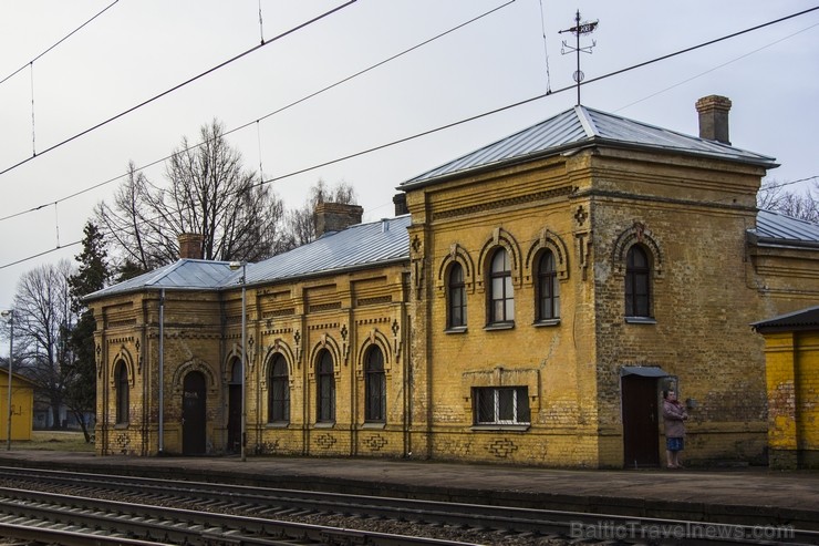 Līdz mūsdienām ir saglabājusies 19.gs beigās/20.gs. sākumā celtā dzelzceļa stacijas ēka, kuru pasažieru vajadzībām mūsdienās gan neizmanto Līdz mūsdienām ir saglabājusies 19.gs beigās/20.gs. sākumā celtā dzelzceļa stacijas ēka, kuru pasažieru vajadzībām mūsdienās gan neizmanto 118007