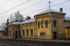 Līdz mūsdienām ir saglabājusies 19.gs beigās/20.gs. sākumā celtā dzelzceļa stacijas ēka, kuru pasažieru vajadzībām mūsdienās gan neizmanto 2