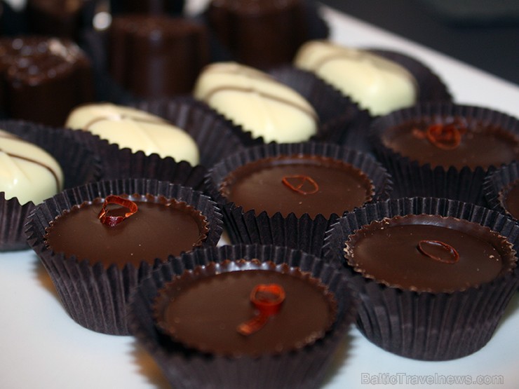 Blakus ražotnei un muzejam atrodas arī eleganta kafejnīca, kas ir šokolādes fanu paradīze - kūkas, konfektes, deserti, dzērieni 118155