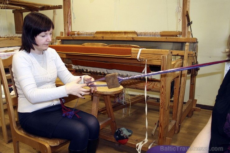 Ikgadējās akcijas «Satiec savu meistaru!» ietvaros, no 4. līdz 6.aprīlim Rēzeknē notika meistardarbnīcas celaiņu aušanā un māla figūru veidošanā. Ikgadējās akcijas «Satiec savu meistaru!» ietvaros, no 4. līdz 6.aprīlim Rēzeknē notika meistardarbnīcas celaiņu aušanā un māla figūru veidošanā. 118468