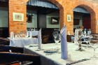 Latvijas 8 pieczvaigžņu viesnīcu restorāni piedalās akcijā «Gardēžu 5 zvaigžņu ceļojums», kurā ir iespēja laimēt dāvanu kartes 800 eiro vertībā. Piesa 4