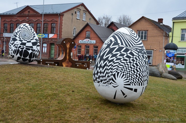Šī gada pavasarī, sagaidot Lieldienas, Jēkabpils pilsētas noformējums tiek papildināts ar unikāliem vides objektiem olu formā 