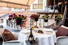 Latvijas 8 pieczvaigžņu viesnīcu restorāni piedalās akcijā «Gardēžu 5 zvaigžņu ceļojums», kurā ir iespēja laimēt dāvanu kartes 800 eiro vertībā. Piesa 32