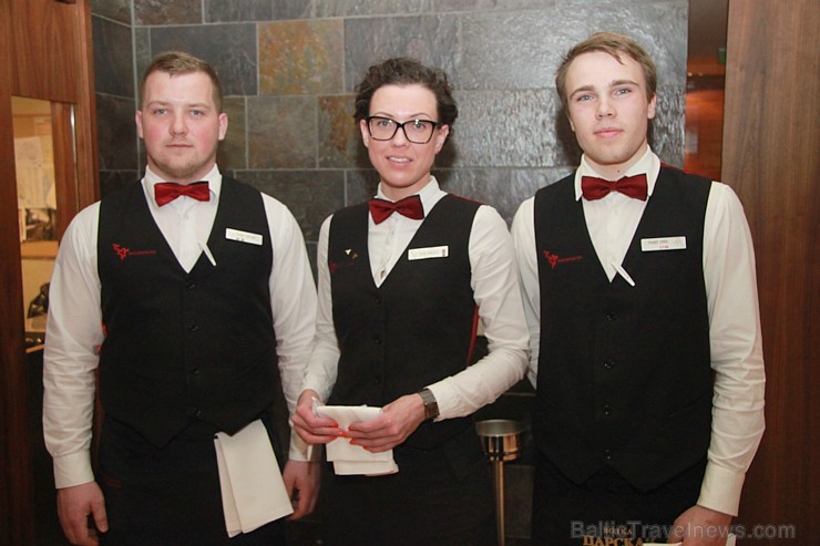 Hotel Jūrmala Spa (www.hoteljurmala.com) trešajā sezonā piedāvā spilgto kabarē izrādi «Mīlestība un nauda» ar šefpavāra vakariņām. Foto: Aivars Mackev Hotel Jūrmala Spa (www.hoteljurmala.com) trešajā sezonā piedāvā spilgto kabarē izrādi «Mīlestība un nauda» ar šefpavāra vakariņām. Foto: Aivars Mackev 118759