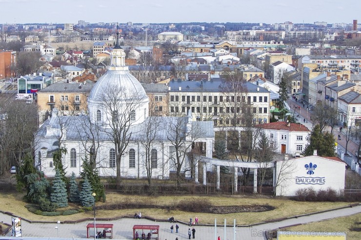 Dievnams atrodas Daugavpils pilsētas centrā, Rīgas ielā 39. Tas ir viens no četriem Daugavpils katoļu dievnamiem un ir valsts nozīmes arhitektūras pie 119012