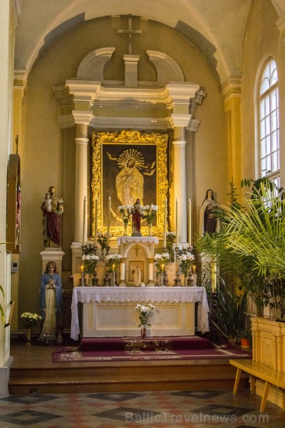 Baznīcā atrodas altāri Svētā Antona un Svētās Marijas godam, kā arī senas gleznas 119024