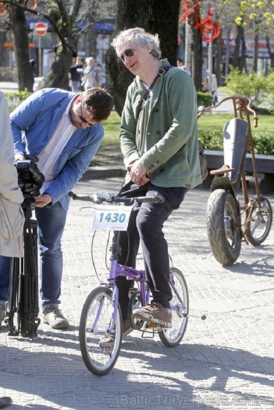 Savukārt ilgtermiņa mērķis ir, lai līdz 2020. gadam viena piektā daļa velobraucēju pārvietotos ar velosipēdiem Rīgas ielās Savukārt ilgtermiņa mērķis ir, lai līdz 2020. gadam viena piektā daļa velobraucēju pārvietotos ar velosipēdiem Rīgas ielās 119383