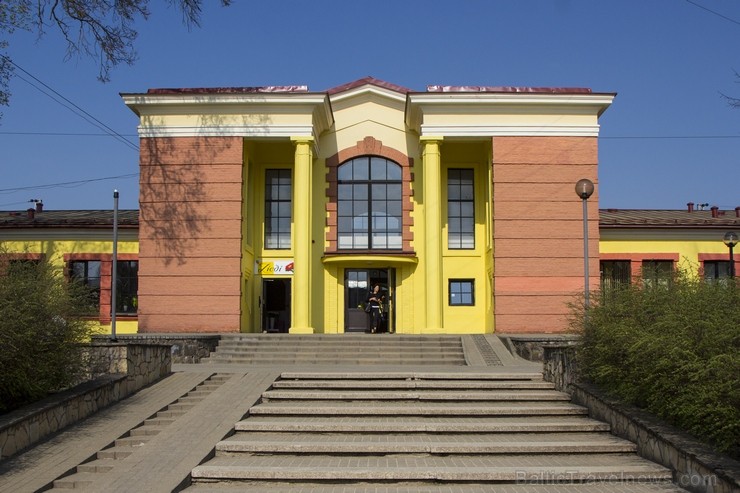 Ogres stacija tika izveidota neapdzīvotā vietā līdz ar dzelzceļa līnijas Rīga—Daugavpils būvniecību 1861. gadā