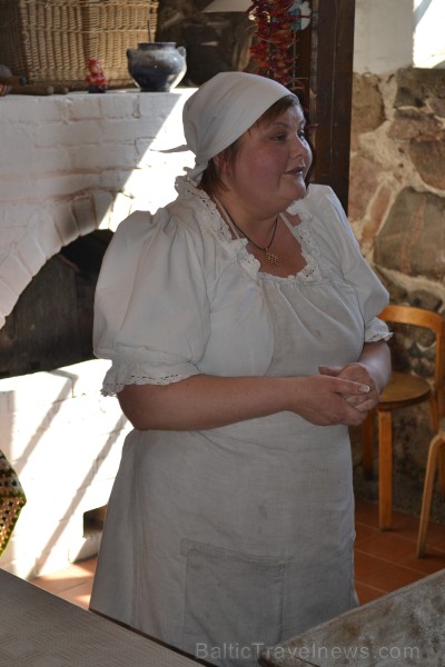 Mājas saimniece Ilze Briede jums izstāstīs bagātīgu un smeķīgu stāstu par maizi un tās tapšanu, par tradīcijām un mājas vēsturi. 