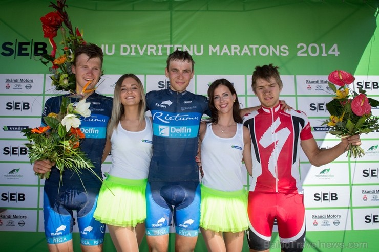 Spītējot putekļiem un saulei, 27. aprīlī vairāk kā 2000 dalībnieki pieveica SEB MTB maratona 1. posmu Cēsis - Valmiera. Vairāk - www.velo.lv Spītējot putekļiem un saulei, 27. aprīlī vairāk kā 2000 dalībnieki pieveica SEB MTB maratona 1. posmu Cēsis - Valmiera. Vairāk - www.velo.lv 119807